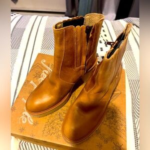 Elegant Tan Leather Heeled Boots